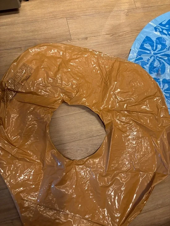 5 Assorted Inflatable Pool Floats - Picture 4 of 7